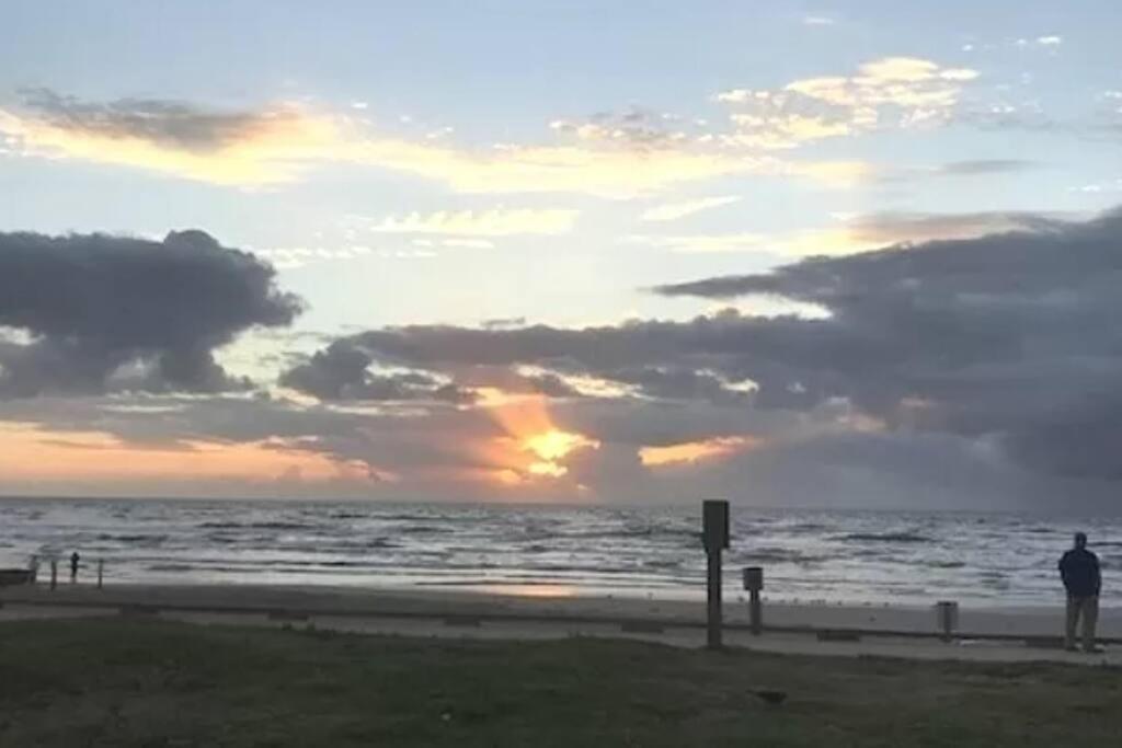 Cozy Beachside Condo With Pool View Corpus Christi Extérieur photo